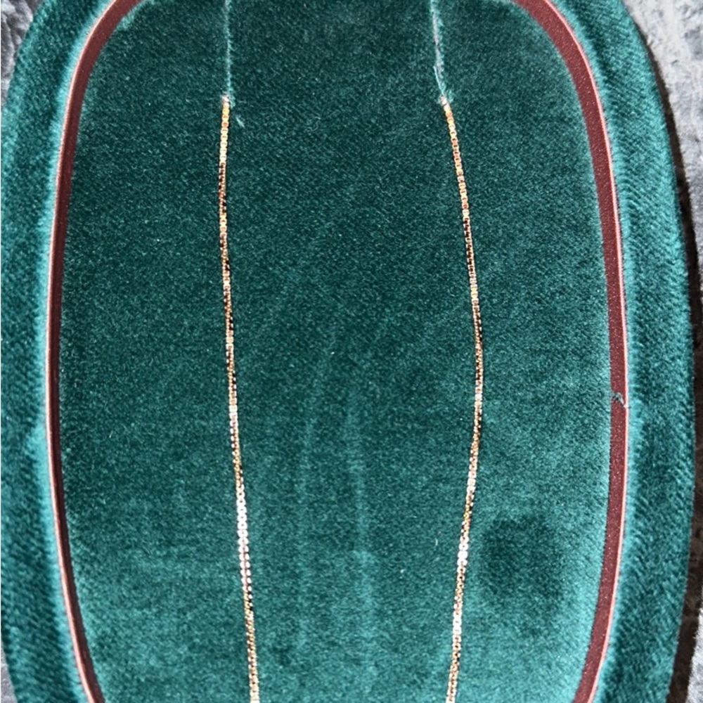 Gucci Women’s Necklace - Picture 3 of 3